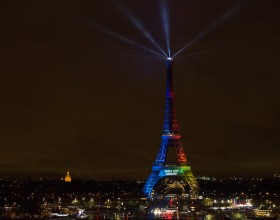La Torre Eiffel a los colores de Paris 2024